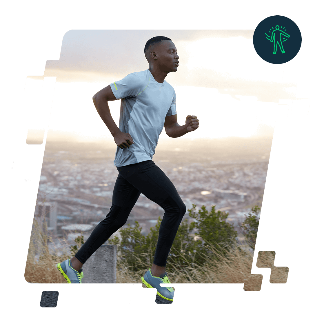 movimento-humano-de-homem-enérgico-corre-na-estrada-contra-o-céu-claro-com-a-luz-da-manhã