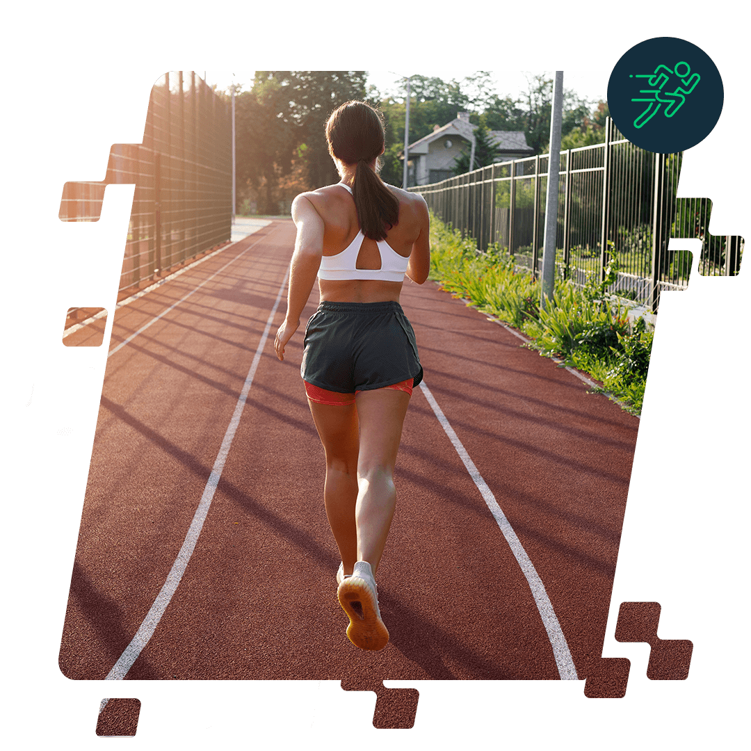 vista-traseira-do-movimento-da-corrida-de-uma-mulher